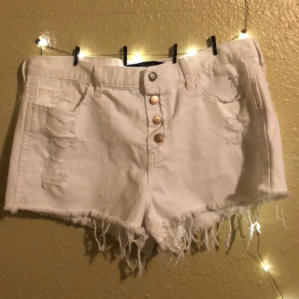 HOLLISTER | White High Rise Short-Short